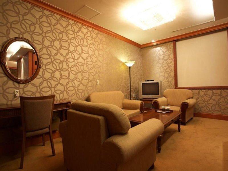 197C2A31D291319E275D2EDEAD702126