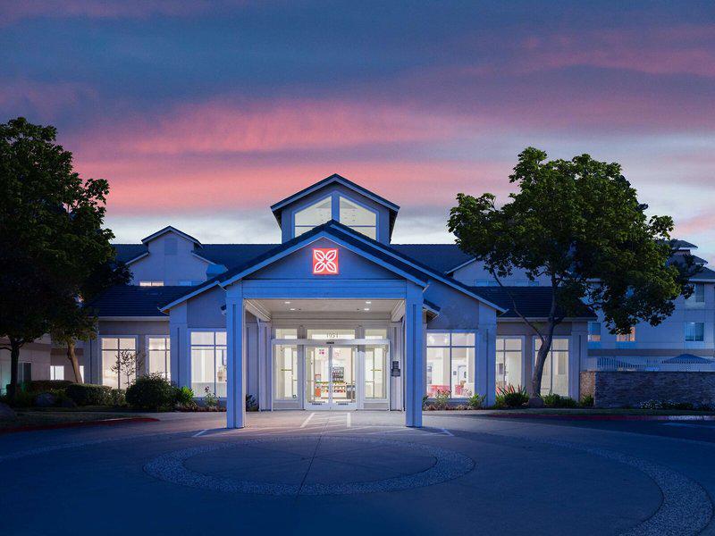 2FE35B28C64B7F87A45E43EA72A984E2