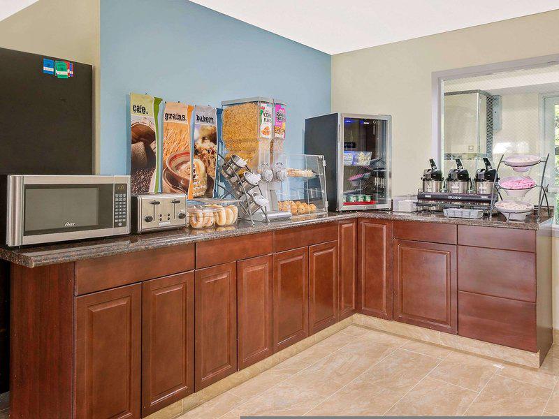 7EE6F1E1082C5F9260F42B48F32723BA