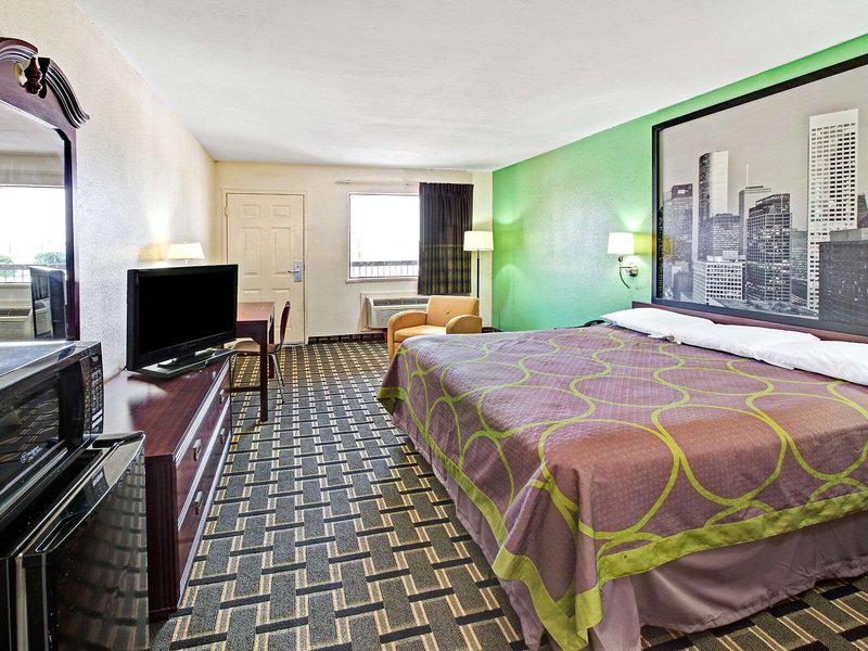 27EB4A7E955AD70E3506585D8D277435