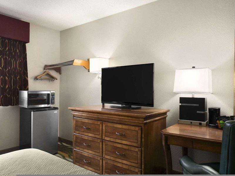 7764F6090892F3AD7AD425B5000A5595