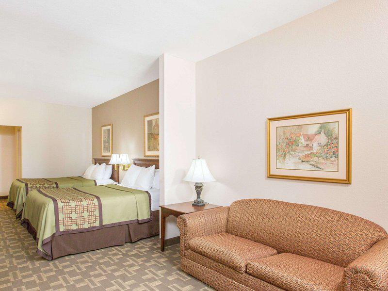 FCB663D7F0E8B7C8C569DCD8CD8E1B6C