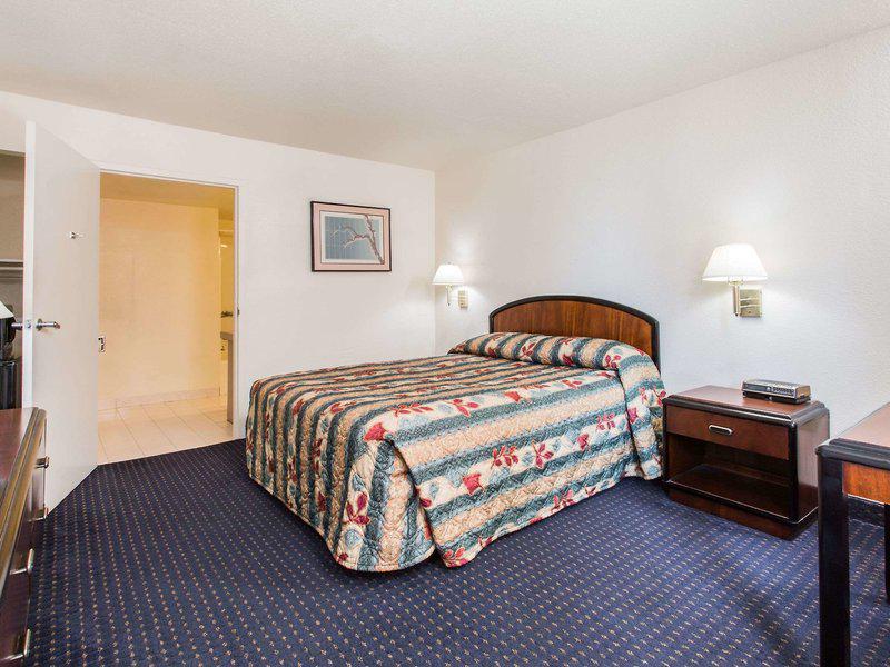 E6923066063B2F147E493750D5EFC06E