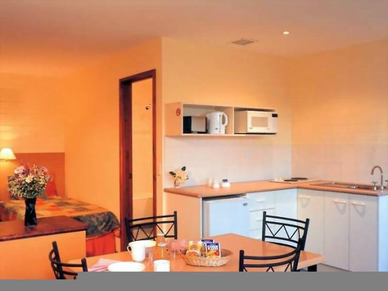 99BB5C2DA7F22B49B573853A55F3D780