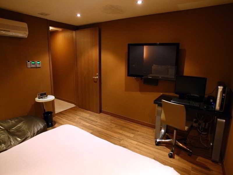 F7D3BC11E4EC58936D1703BF0CFB3BA6