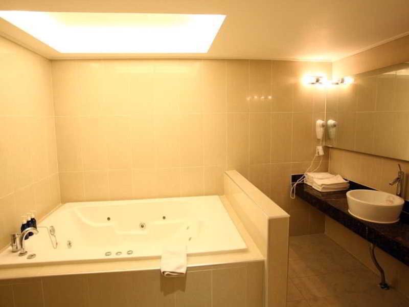 E107655B0707484432866FD31CAB8C23