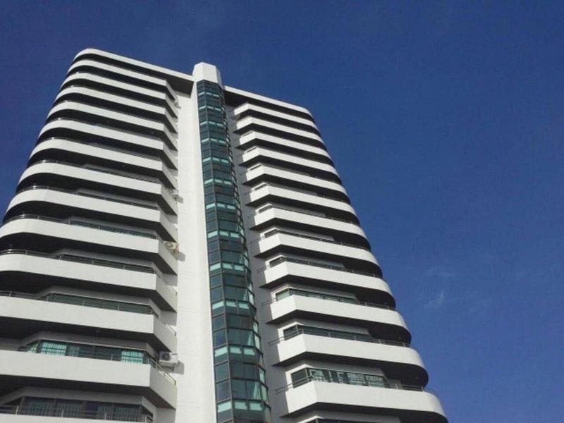 99C48AE2F2D86E633B86A921B8A4C83F