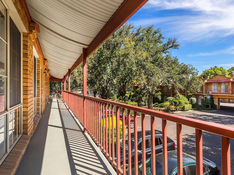 3305FC9C8496FA67B4EFB1E4266B52A8