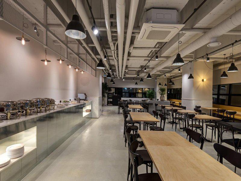 F026169F6FECF21679E90DAF4F7D93A4