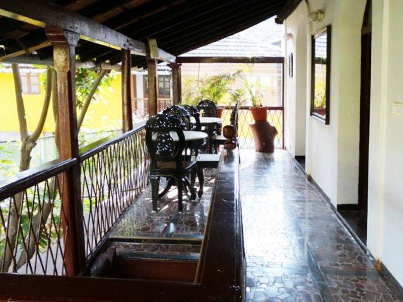 B6638F3A5BD4328C4EF718A53A0E0D03