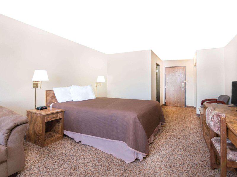 C48DF8F16D53E40425BD064E9F0A2FF8