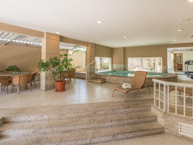 FB1694AEBE4D381A68E07A730C75EFE6