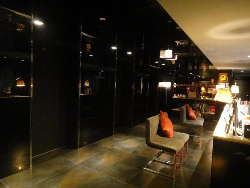 D67C79E1ED9E70BA71688DB2F8EFFAE1