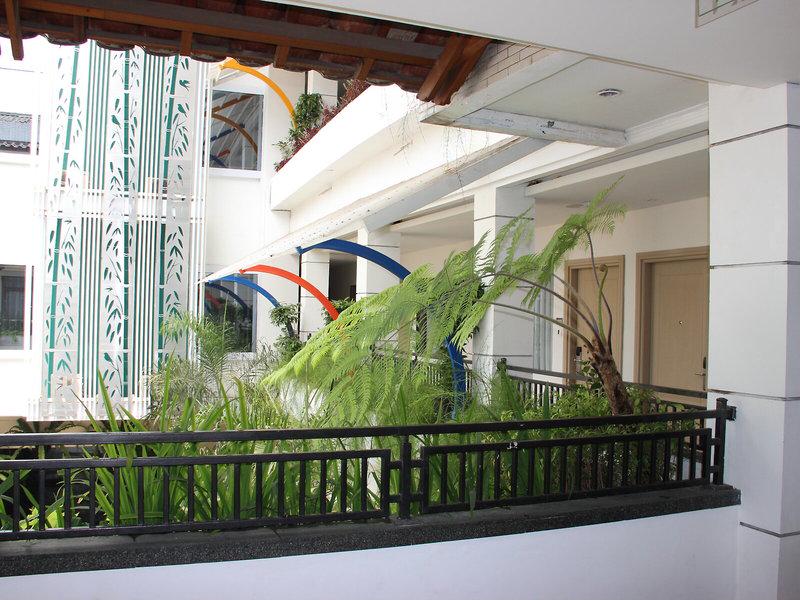 37F7095B07617B8BD49B6EC7F185C573