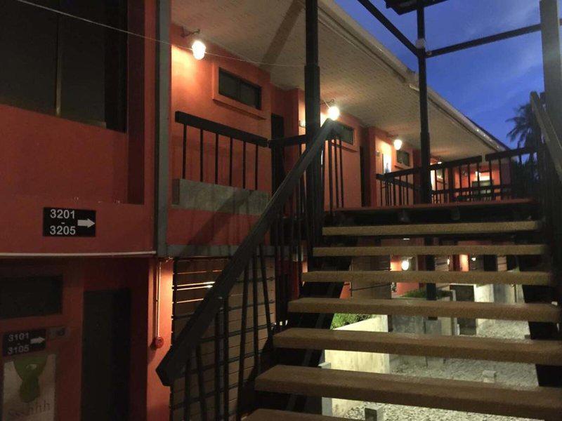 0A8F8E1DE8E28E877607F657A1F43DDC