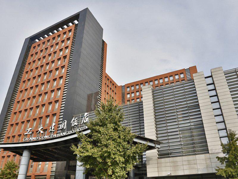 35ED3DD45DCEDF95229F3A796CE3B851