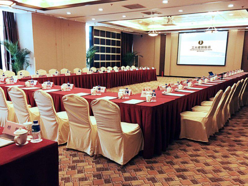 FE79B49629ADC08E0AA7F62D8CBE51DE