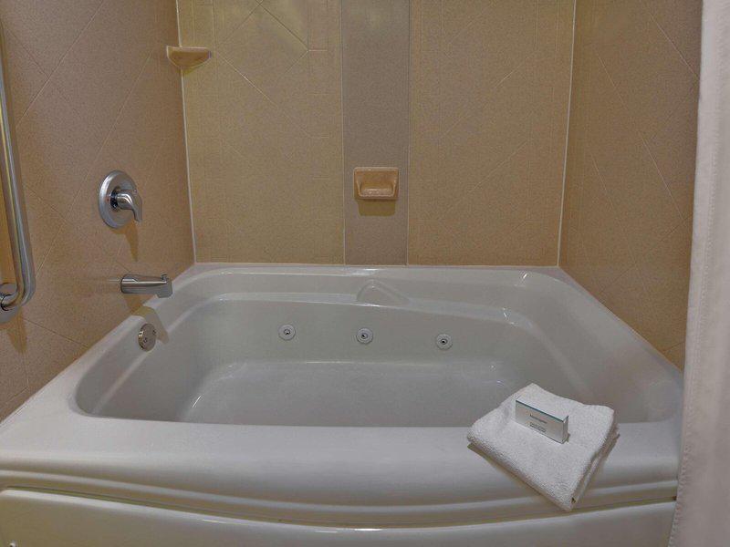 53C23C141C145B0B23E8FBBD55B2603F