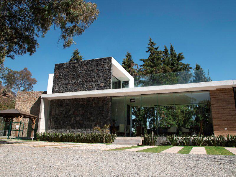 B85569AB55C209DBF06A0D2FACB0F5E0