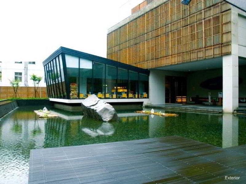 2B345DD90F45B2E054BE108C9A37CE2E