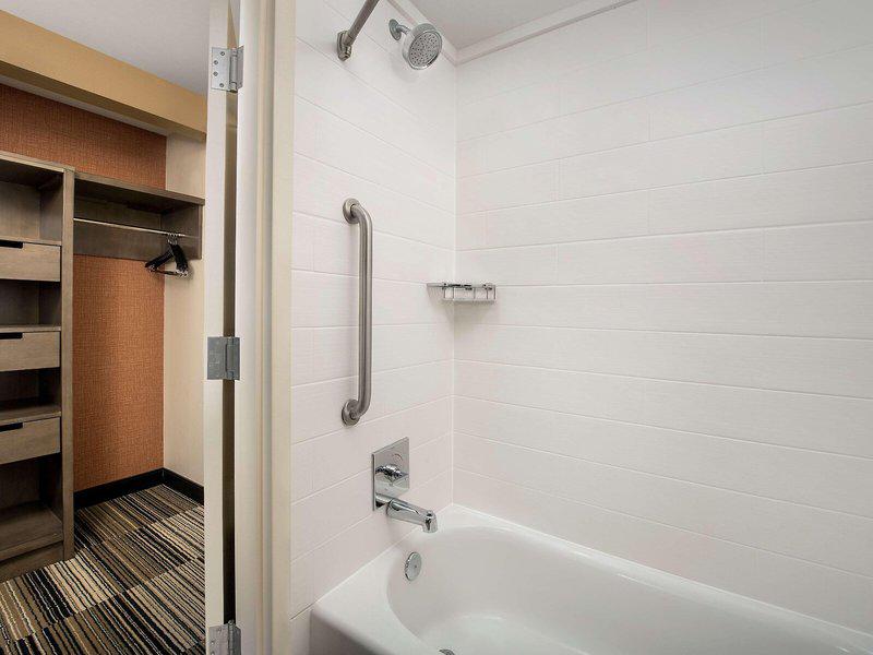 D66DB485B6BB980A881D370BF53EF0DE