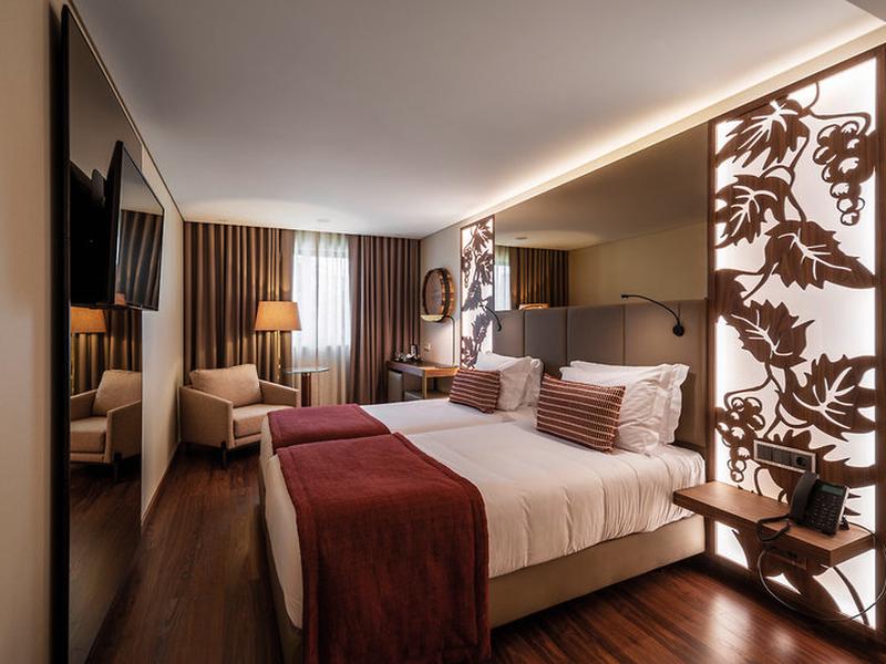 AEE6DF0AE0454E279A4E54AA8A123174