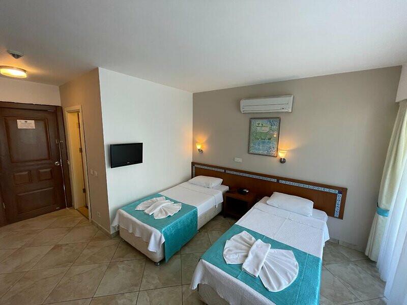 06EF84221E4D5BDB791B3ECDA589BD0A