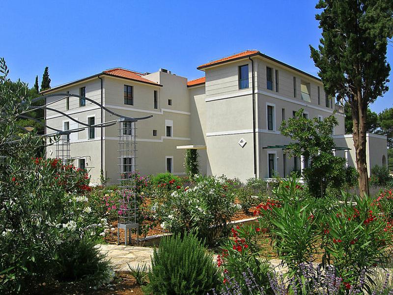 2A7FD557481583DAC0B84F02D469BE2E