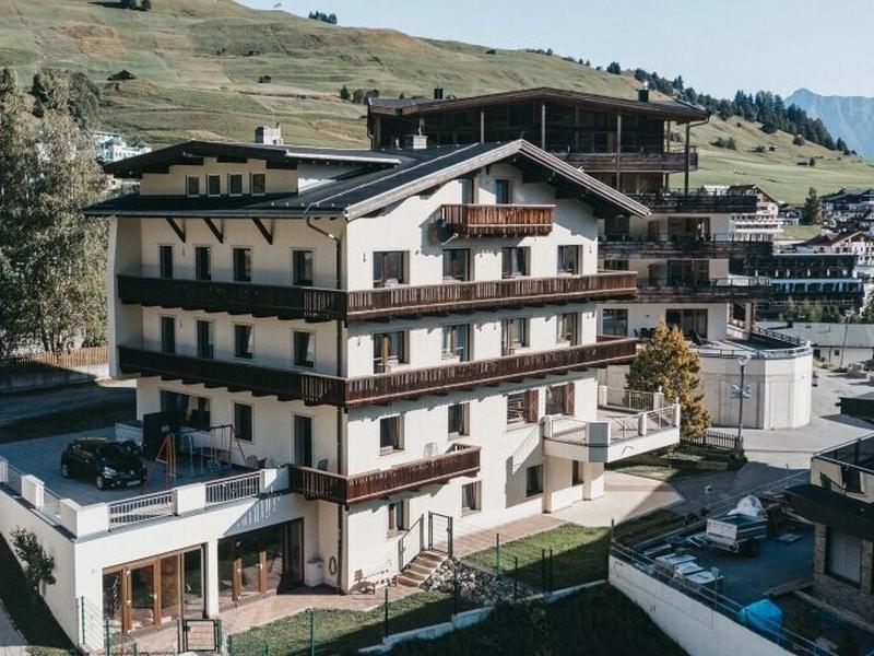 AD29C15FD766C24FCA516985D67742B9