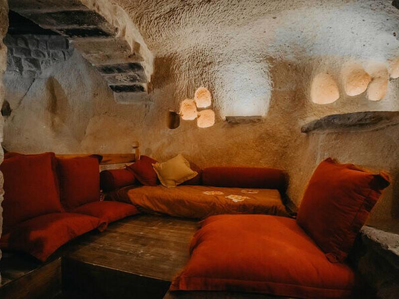 AF2B29CFA38345696E38F5A6956C901E