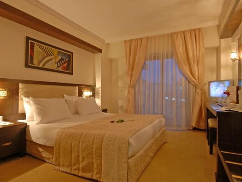 8F729F9CFFC8A1088D972940DAC5AB54