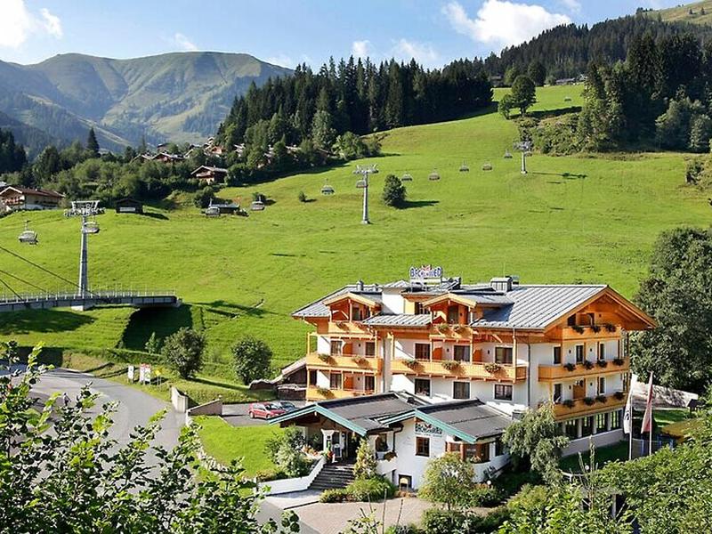 CFD372DD89DB286364DC0B0DCA38023E