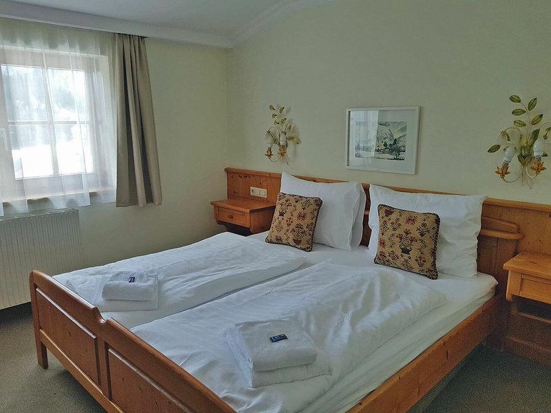 C9EF99B10D046B48EC59BEC75A275EE8