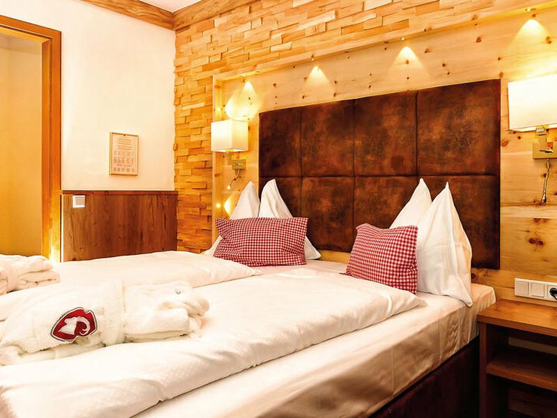 EBEDBBC0298634FA048DAA5A6697D927