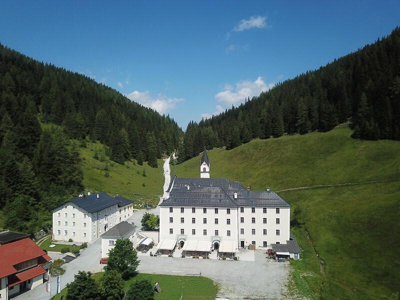 92BB7E6DAF009702C5177652DE127A3D