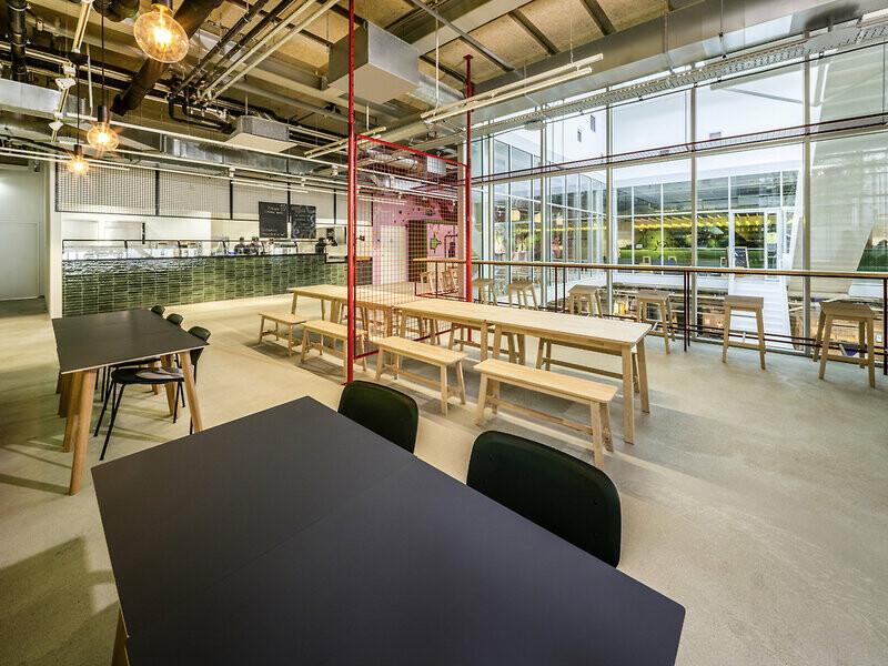 DAE04DC1A360953B0A9CBB4B43EB13A4