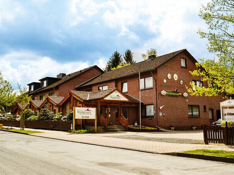 76BF7FA8EED954821B0F105C5CAAAF9D