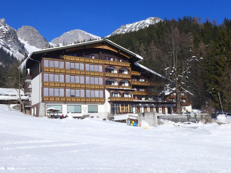 11F9C9A97F31365D6A6716E5F5A0A3D8