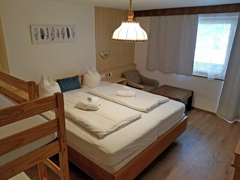 4EA4EBF91841530D6E7B32A5DFE7CDDB