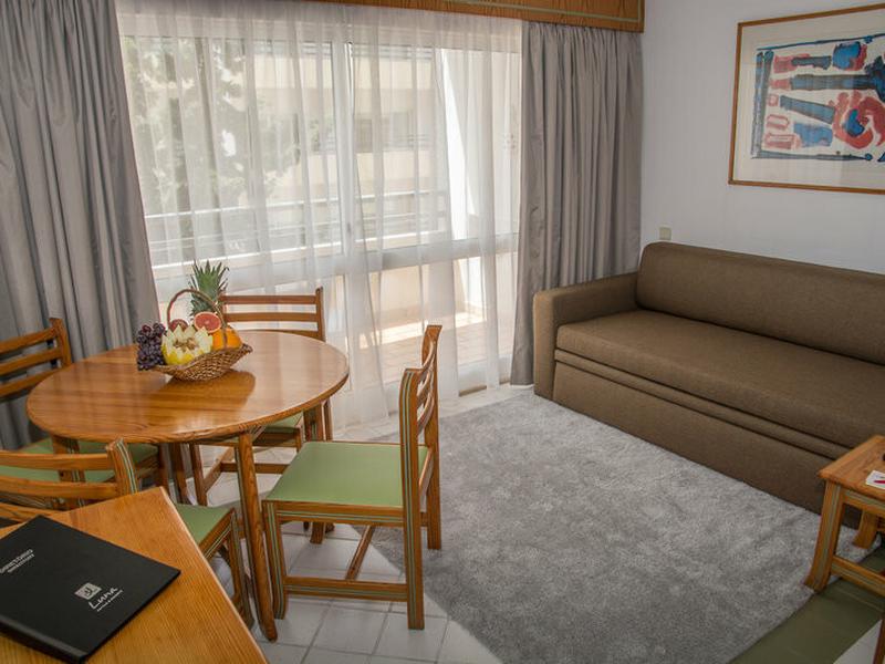 1E881033520B4F07D5A3E14A2EFEE1A4