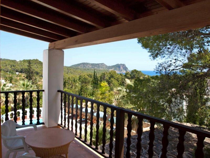 23D525A0664E738B7133CAF4C2B4D0C7