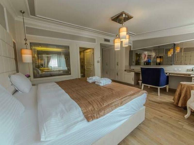 70A95FF3B4C43C63DF58BF3AF80CF29E