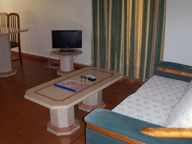 AD95A57FAD48F699D6C40C7649187616