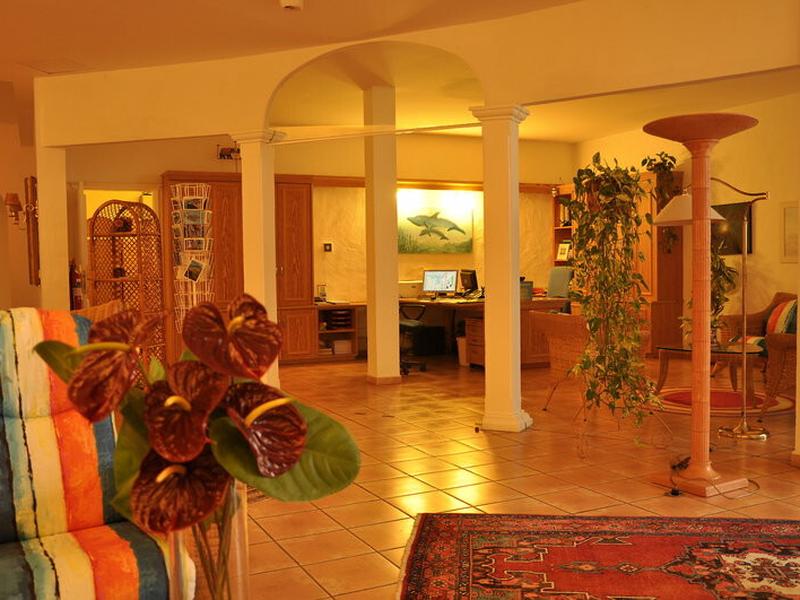 D5F67F6499D97F9AAF63E8570F6284BF