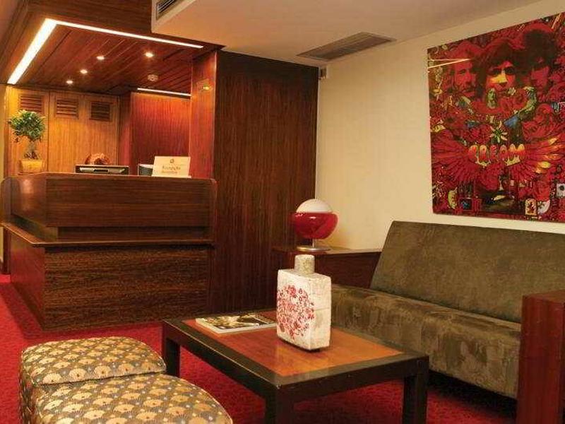 F99B5F8298CAEE885379CD020EFA5C5E