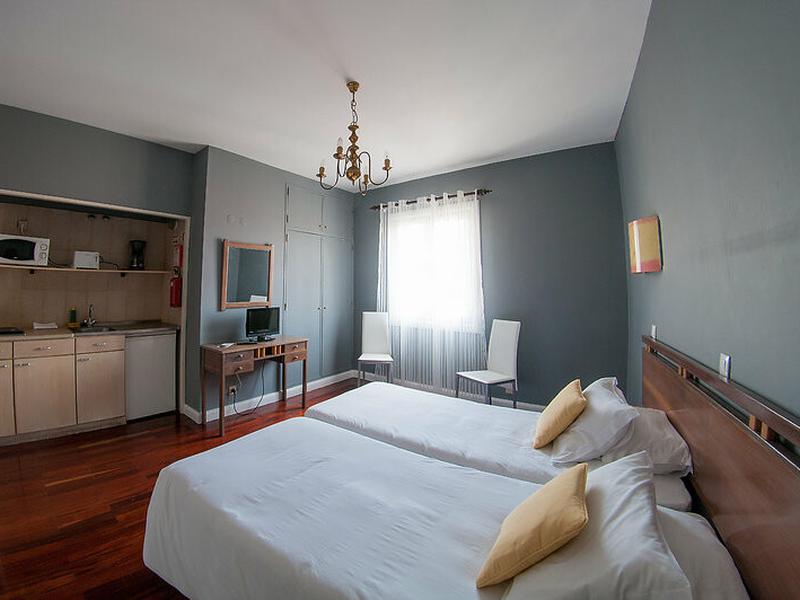 76CAEF920386CB99EAD39F02B9BC7B2C