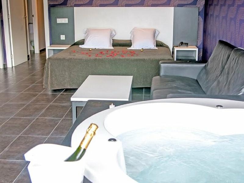 99B47E673C0A4E0DEE3F07819DC1A246