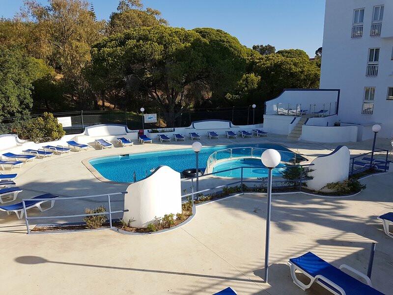 2FC2283338538B50C6DC4DD9B3A9D989