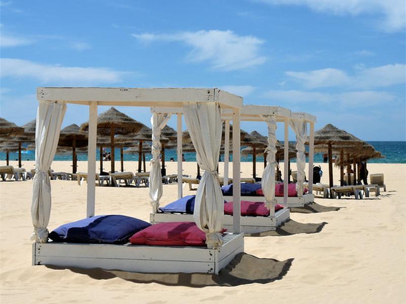 FFA1EBA6F34B9F952F3C7201CF3AAAB4