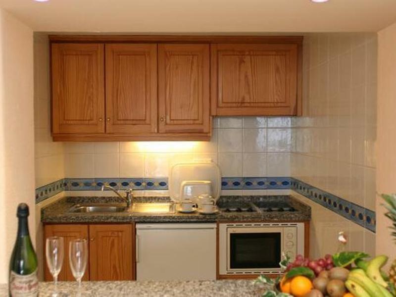 711815D6A8F6266C815F880954C34C0E